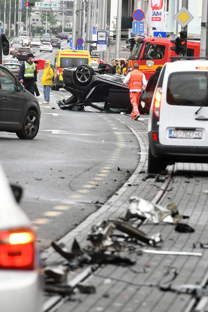 Višestruki sudar u zagrebačkoj Dubravi (Snimio Goran Mehkek/Cropix)